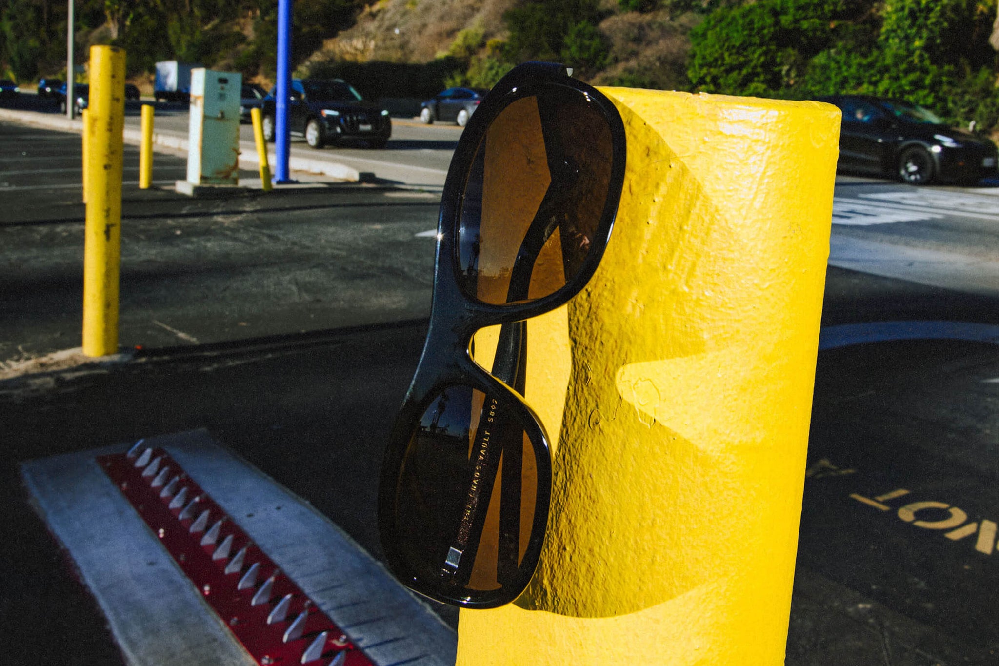 -The Chaos Vault - Black Bio Polarized-7